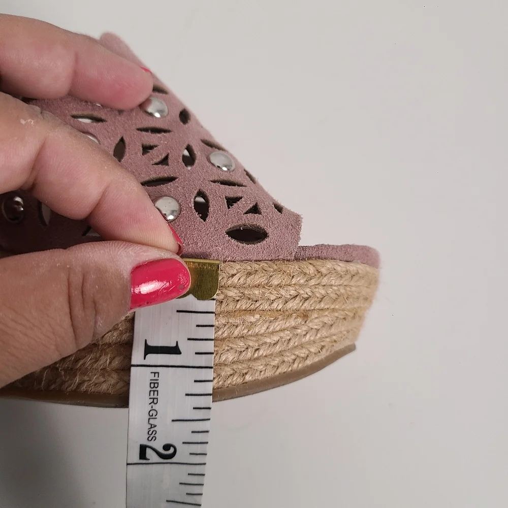 Marc Fisher Hata Nude Blush Pink Woven Wedge Eyelet Metal Dots Platform Heel 7.5